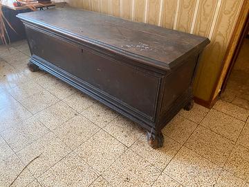 Cassapanca antica in legno di noce