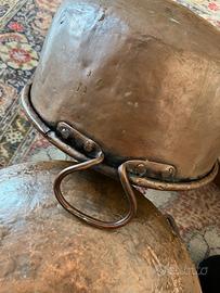 Bacili e vassoio in rame