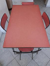 Tavolo formica con sedie