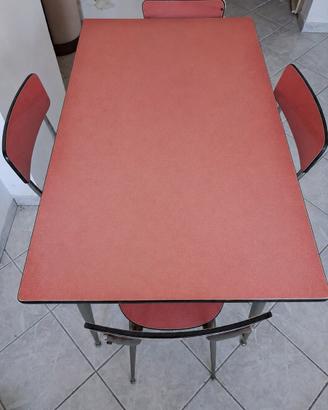 Tavolo formica con sedie