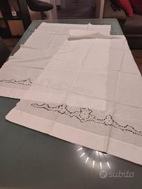 coppia asciugamani lino ricamate a mano