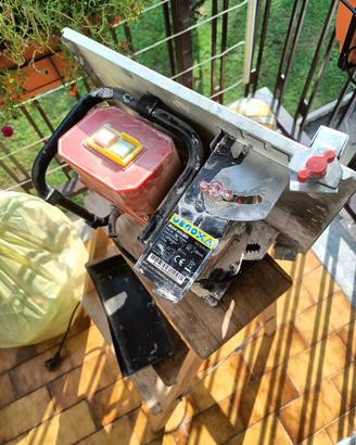 Taglia piastrelle Korman 600W.