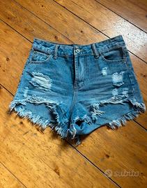 Pantaloni corti/shorts strappati denim