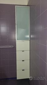 Mobiletto sospeso per il bagno