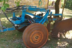 Aratro idraulico