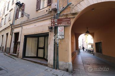 NEGOZIO A MUGGIA
