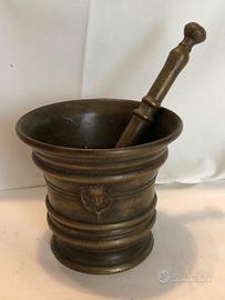 Mortaio con pestello in bronzo 
