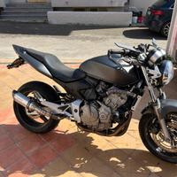 Honda Hornet 600 – Tagliandata, gomme nuove, pront