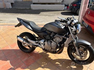 Honda Hornet 600 – Tagliandata, gomme nuove, pront
