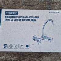 Rubinetto da cucina a muro