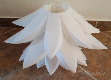 Paralume in plastica, forma di fiore di loto.