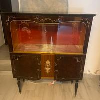 Mobile antico con vetrinetta e marmo