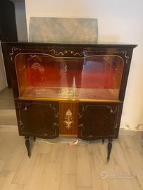 Mobile antico con vetrinetta e marmo