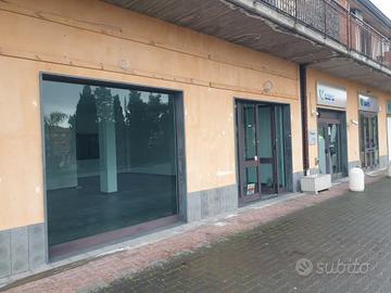 Esclusiva bottega 2 luci con deposito via roma