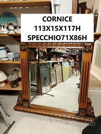specchio su cornice