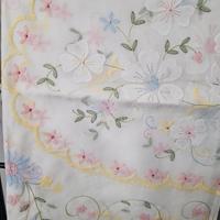 Coperta  in lino ed organza  ricamata a mano 