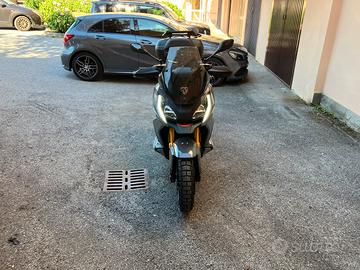 Scooter Peugeot xp 400 gt