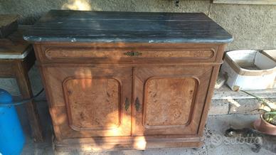 Antiquariato, credenza più vetrinetta