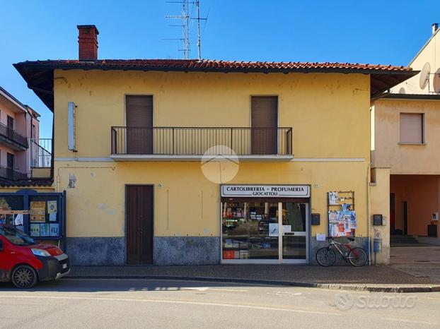 NEGOZIO A ROBECCO SUL NAVIGLIO