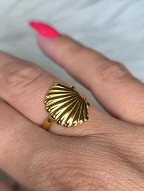 Anello in acciaio inossidabile dorato, conchiglia