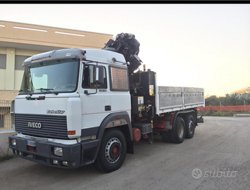 Camion con gru Iveco turbostar 240-36 gru PM