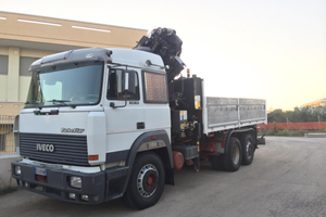 Camion con gru Iveco turbostar 240-36 gru PM