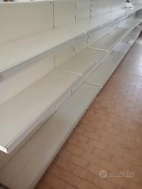 scaffalatura metallica