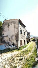 Casa terra-tetto a Rocca di Montemonaco  (AP)