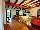 casa-attaccata-ad-un-lato