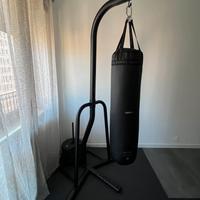 Sacco da boxe con supporto e contrappesi