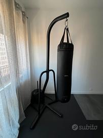 Sacco da boxe con supporto e contrappesi