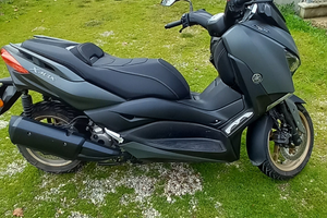 Scooter Yamaha X-MAX 300 TECH MAX grigio