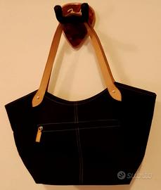 Borsa nera con manici marroni da donna 