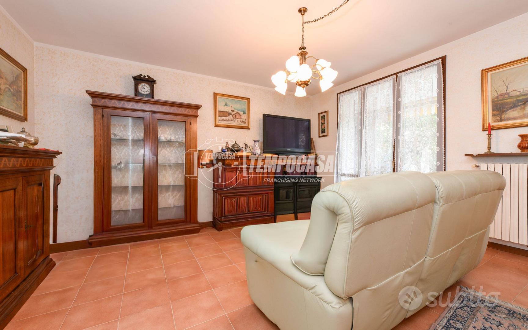 VILLA A SCHIERA CON GIARDINO - Vista 3