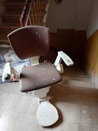 Montascale Stannah elettrico per anziani.