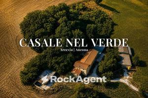 Casa indipendente di 700 m² con più di 5 locali e 