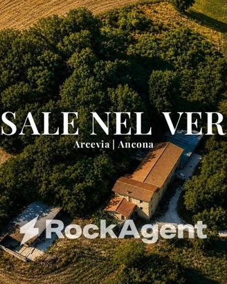 Casa indipendente di 700 m² con più di 5 locali e 