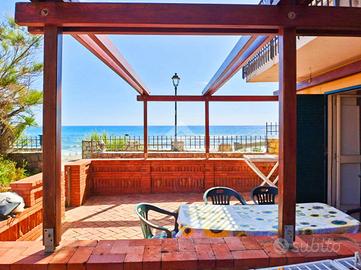 VILLA A SCHIERA A PISCIOTTA