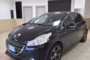 Peugeot 208 1.4 HDi 68 CV 5 porte Allure