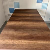 Tavolo allungabile con gambe intrecciate