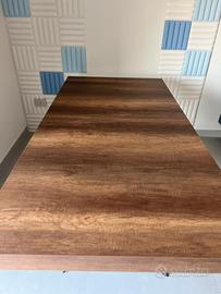 Tavolo allungabile con gambe intrecciate