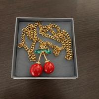 Collana con inserto a ciliegia