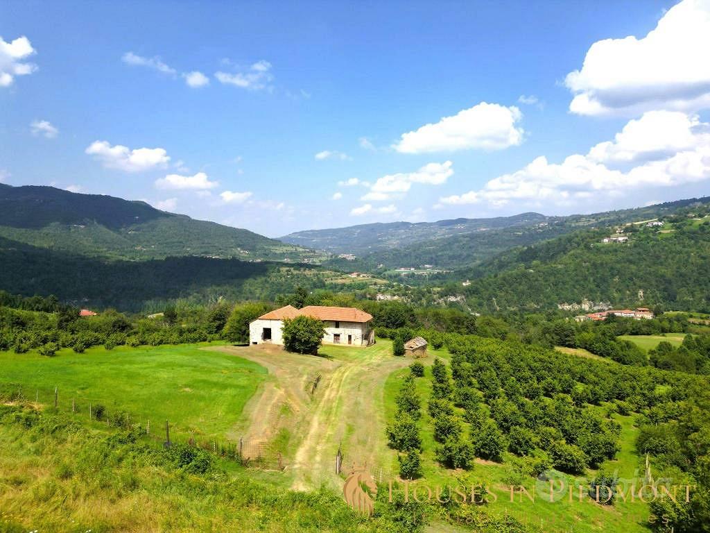 Rustico / Casale di 400 m² con più di 5 locali a P - Vista 2