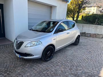 Lancia Ypsilon 0.9 TwinAir 85 CV 5 porte S&S Gold