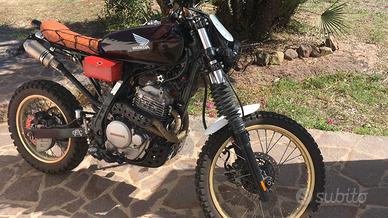 Honda Dominator 650 scrambler