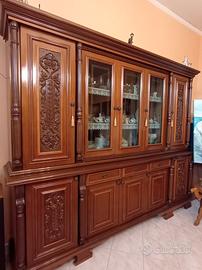 Camera da pranzo in stile antico