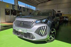 Peugeot 2008 Puretech 100cv. Allure 1.2 b. KM. 0