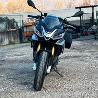 Aprilia Tuono V4 1100 full - solo 5000km