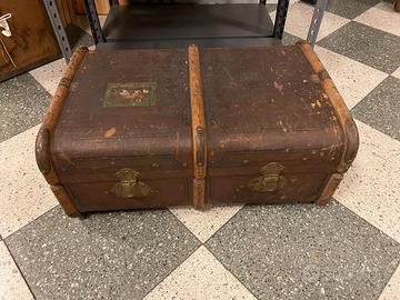 Baule da viaggio antico vintage dei primi del '900
