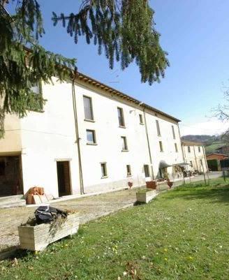 Rustico / Casale di 400 m² con più di 5 locali a P
